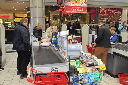 Krótsze zakupy w Wigilię. Tak działać będą popularne sklepy