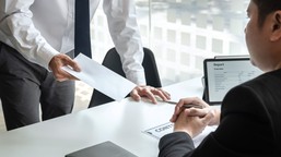 nie-musisz-podpisywac-wypowiedzenia-co-mowi-prawo