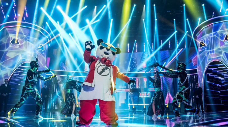Az Álarcos énekes első adása után a Panda-jelmezbe bújt sztárnak kellett búcsúznia /Fotó: RTL Klub