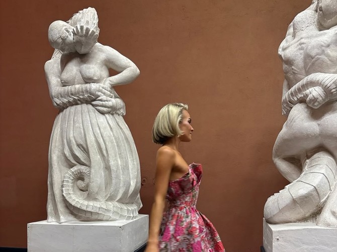 Haljine koje će obeležiti proleće i leto: Od satenskih modela do boho krojeva
