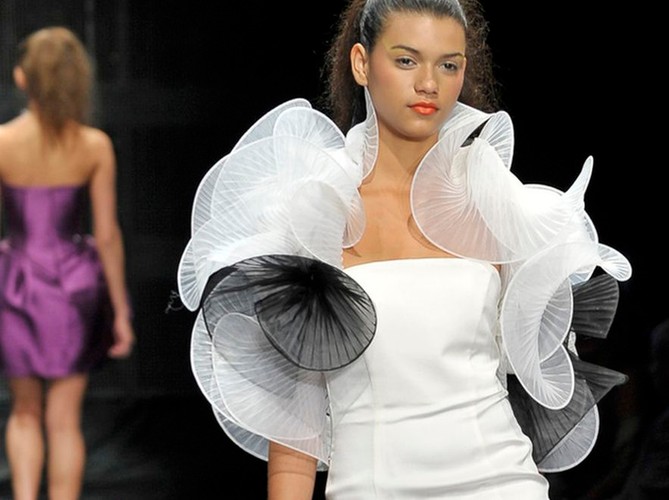 Pokaz kolekcji Teresy Rosati na Beverly Hills Fashion Festival