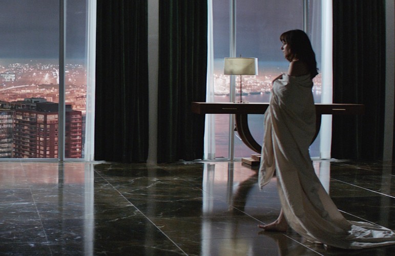 Dakota Johnson w filmie 'Pięćdziesiąt twarzy Greya'