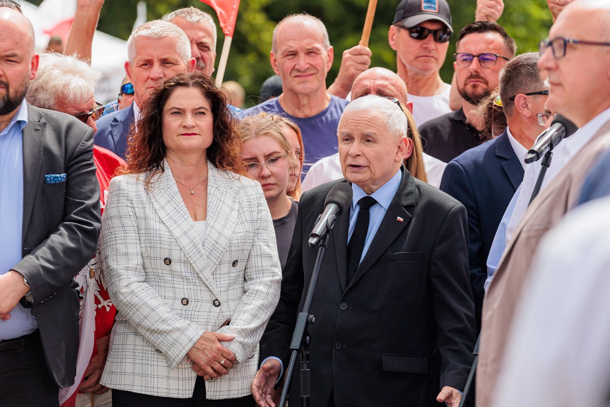 Kaczyński zapowiedział, że przedstawiciele PiS będą „patrzeć bardzo uważnie na te wyrywkowe kontrole i czemu one mają naprawdę służyć"