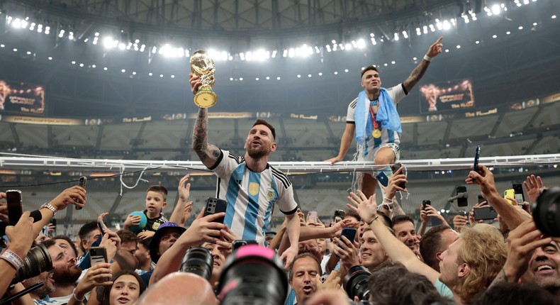 Messi with the World Cup trophy (Imago/Agencia EFE)