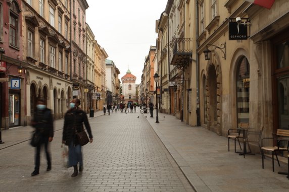 Kraków w czerwonej strefie. Niedzielny poranek