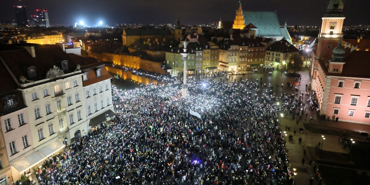 Tłumy na pl. Zamkowym