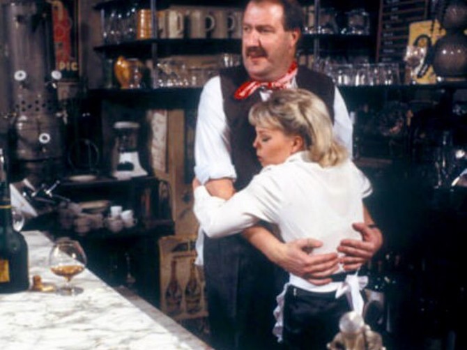 Rene i Mimi u seriji "Alo, alo"