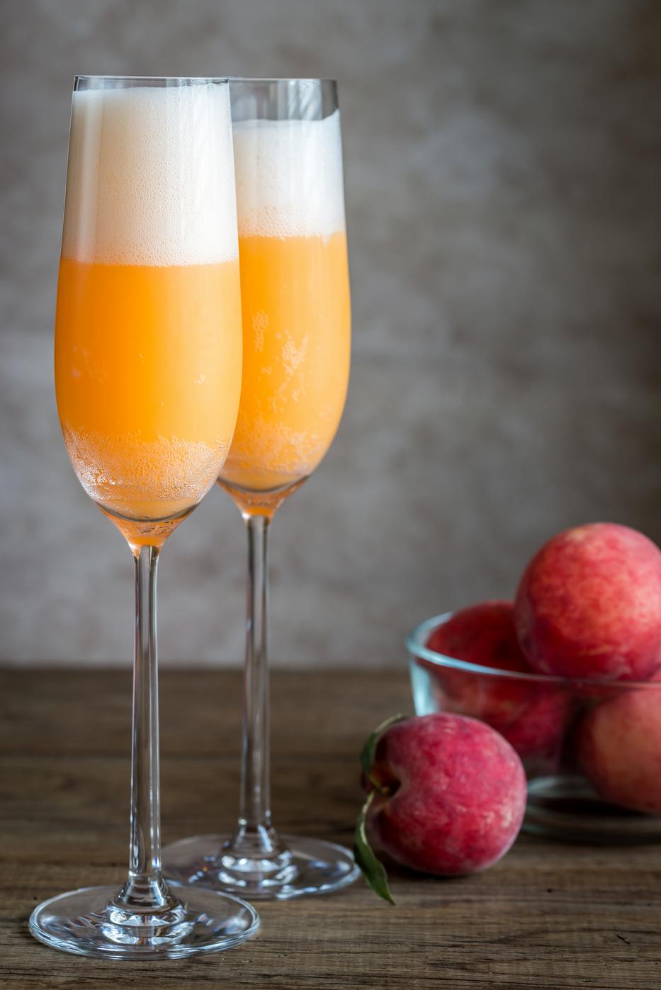 A Bellini-koktél friss hozzávalókból a legfinomabb / Fotó: Shutterstock