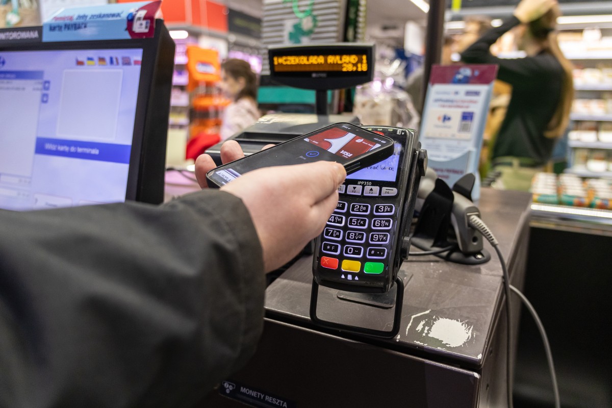 Ochoty do zakupów mamy dużo więcej niż przed rokiem. Jedna rzecz spędza nam sen z powiek