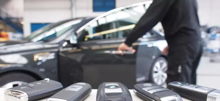 Policja odzyskała Mercedesa wartego 700 tys. zł. Auto skradziono metodą na walizkę