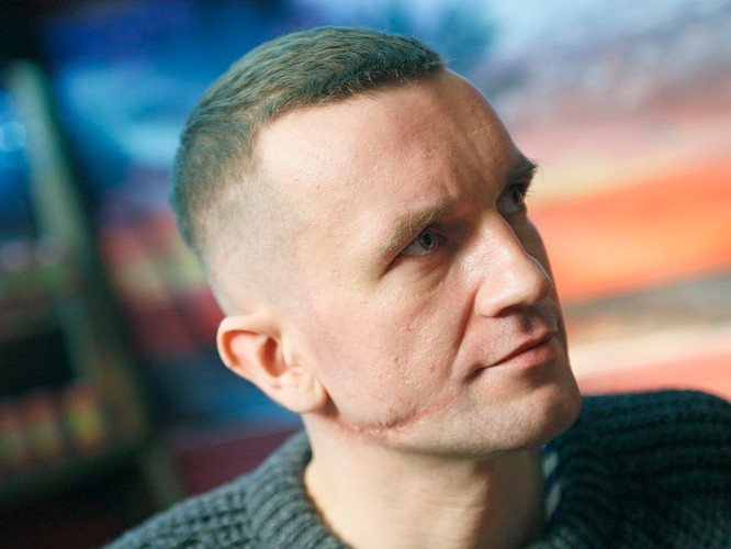 Próżno by szukać w internecie złośliwości na temat Tomasza Kota. A przecież osiągnął niebywały sukces. Może dlatego, że tak rzadko bywa na bankietach i niewiele wiemy o jego życiu osobistym?