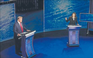 Październikowy zwrot. Trump faworytem