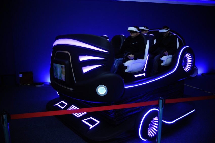 Automobili sa VR naočarima