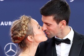 Slika PRVOG JAVNOG POLJUBCA Novaka i Jelene od pre 19 godina ZALUDELA SVET! Evo GDE SE DESIO i kako je sve izgledalo: O OVOME su tog jula 2006. svi pričali