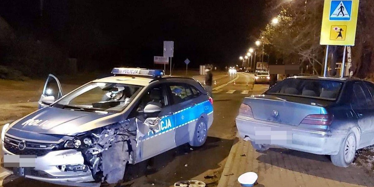 Policjant nie miał szans, by zauważyć auto. Dramat pod Nakłem