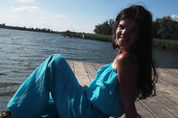 "SPAVAJ, DUŠO NAŠA NEUVENULA" Braća upala u stan i zatekla Kristinu mrtvu sa modricama po telu: Ubica je udavio golim rukama, više od 3 godine u BEKSTVU!