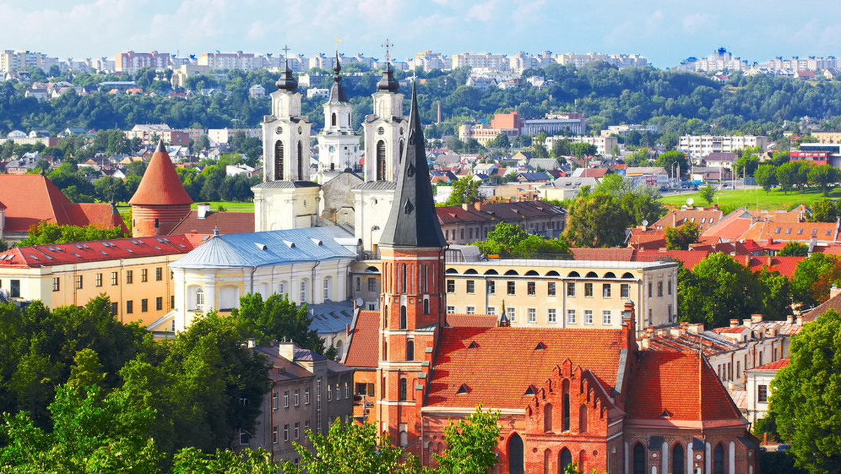 Litewski urząd ds. równych możliwości powiadomił, że bada doniesienia o T-shirtach z homofobicznymi napisami; koszulki miały na sobie osoby uczestniczące w niedawnym zlocie turystycznym polskich organizacji na Litwie - podała agencja BNS.