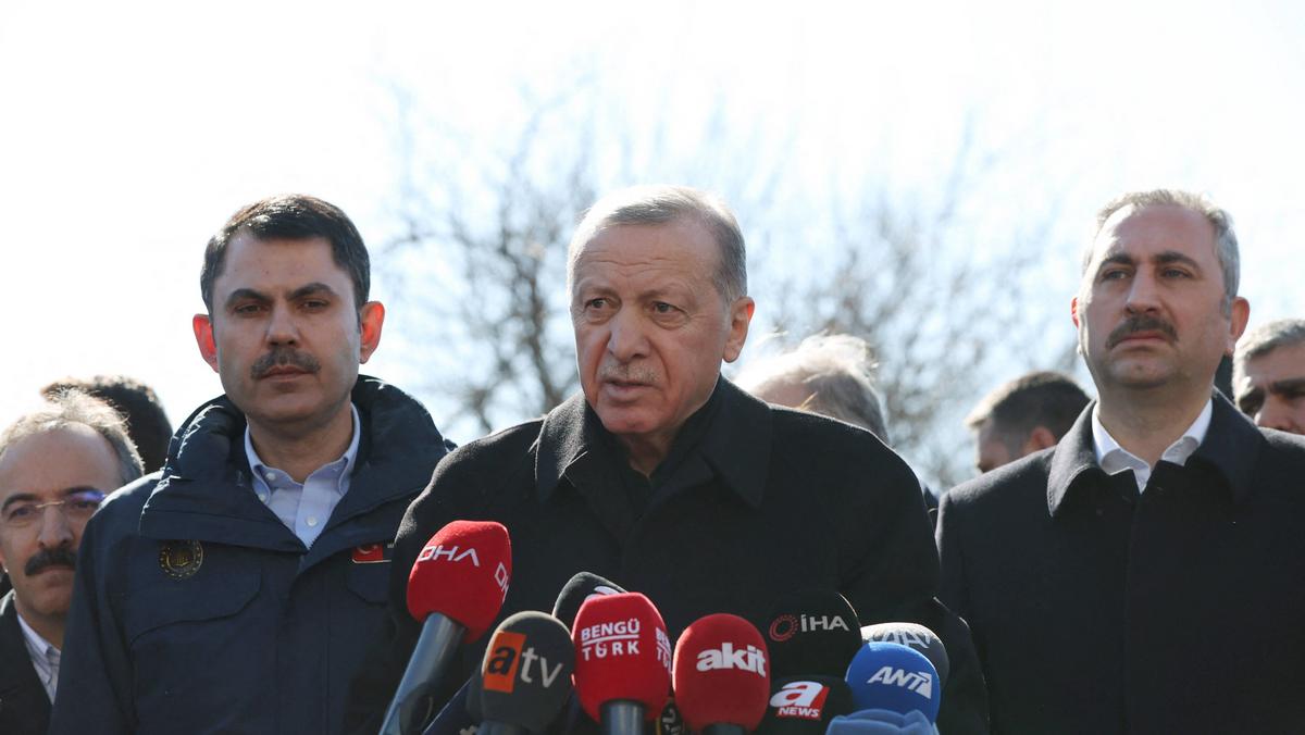 Prezydent Turcji Recep Tayyip Erdoğan w Gaziantep, jednym z miast, które najbardziej ucierpiały w trzęsieniu ziemi