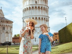 Trawienie all inclusive, czyli wakacyjne błędy żywieniowe, które wyjątkowo nie służą ciału