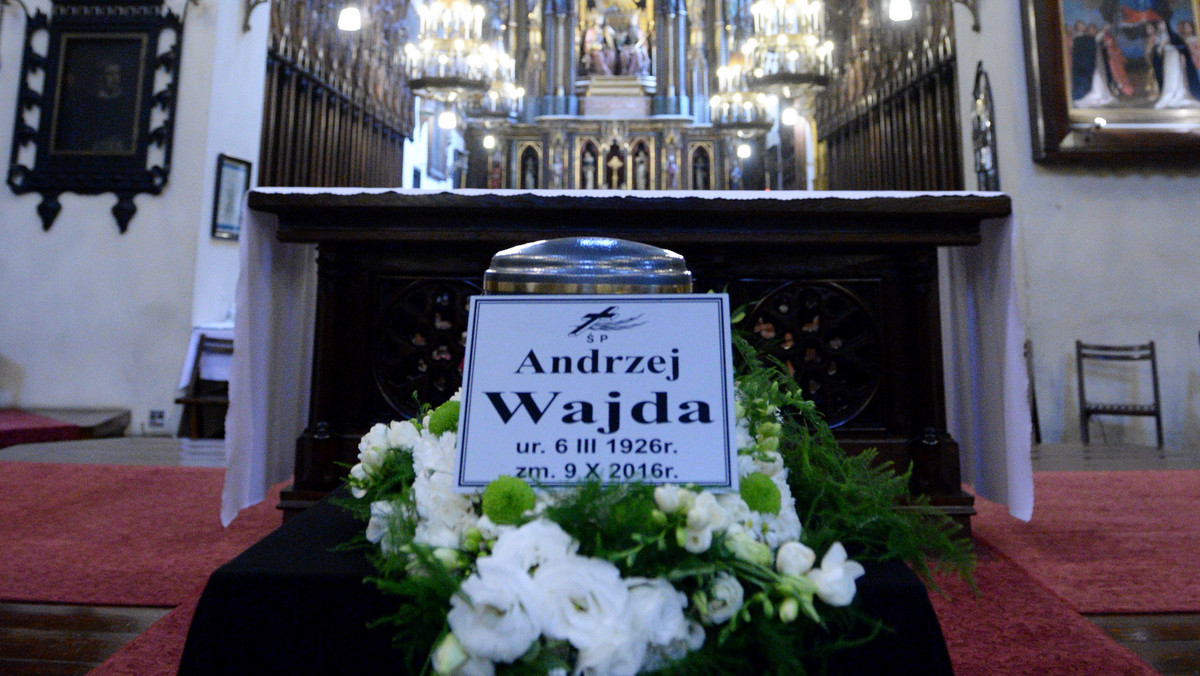 KRAKÓW POPGRZEB ANDRZEJA WAJDY (urna z prochami zmarłego w kościele oo. dominikanów)