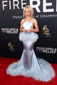 Sabrina Carpenter ezúttal is a rá annyira jellemző Old Hollywood Glamour jegyében lépett vörös szőnyegre. Megjelenése olyan káprázatos és bizonyos szempontból kockázatos vállalás volt, hogy nem is érjük be egyetlen fotóval!