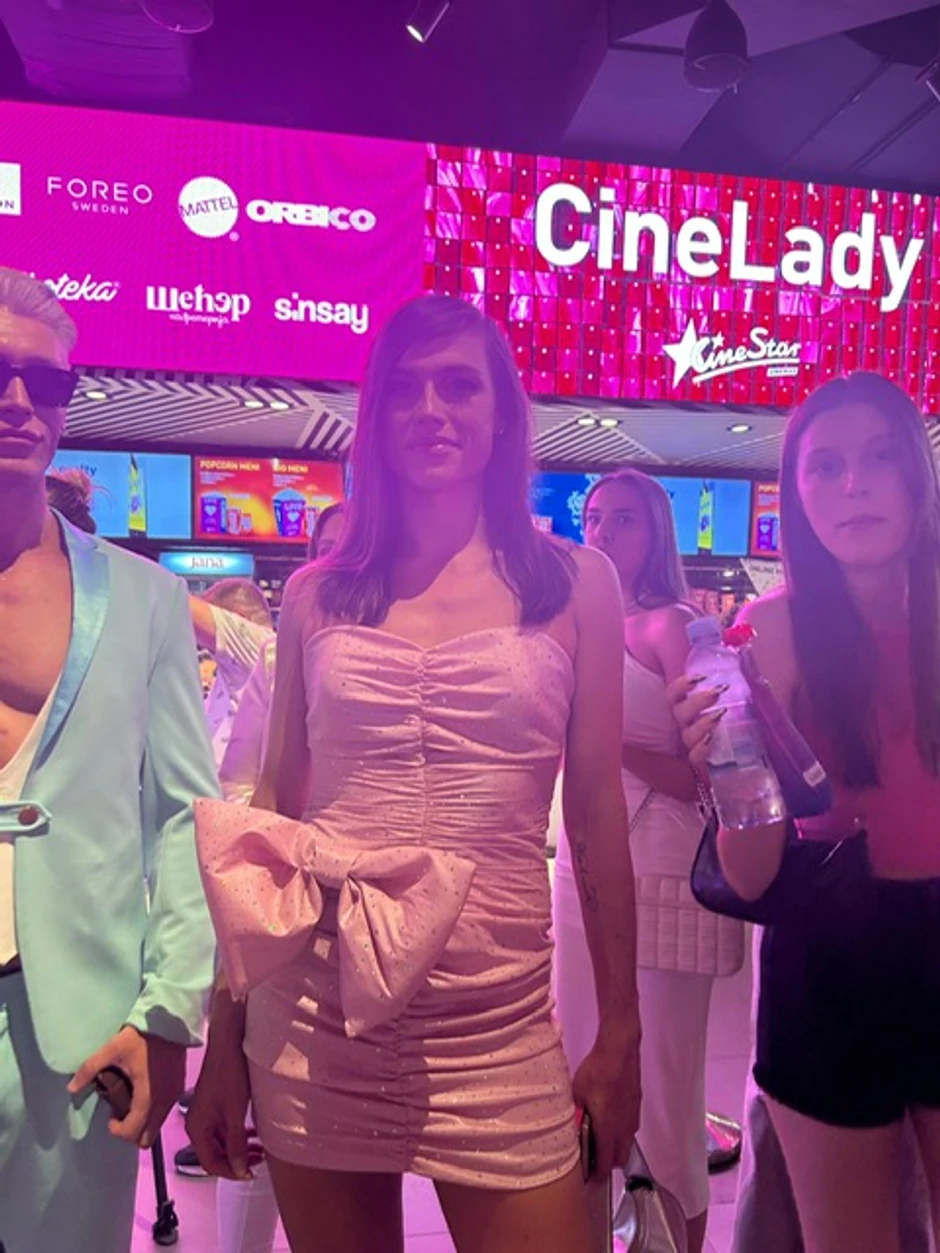 Alina Juhart na "Barbi" žurki