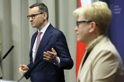 Morawiecki w Wilnie: Bestia znów podnosi głowę...
