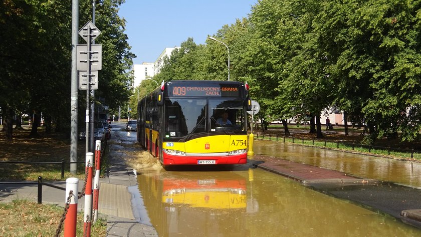 Wymieniają rury na Bródnie