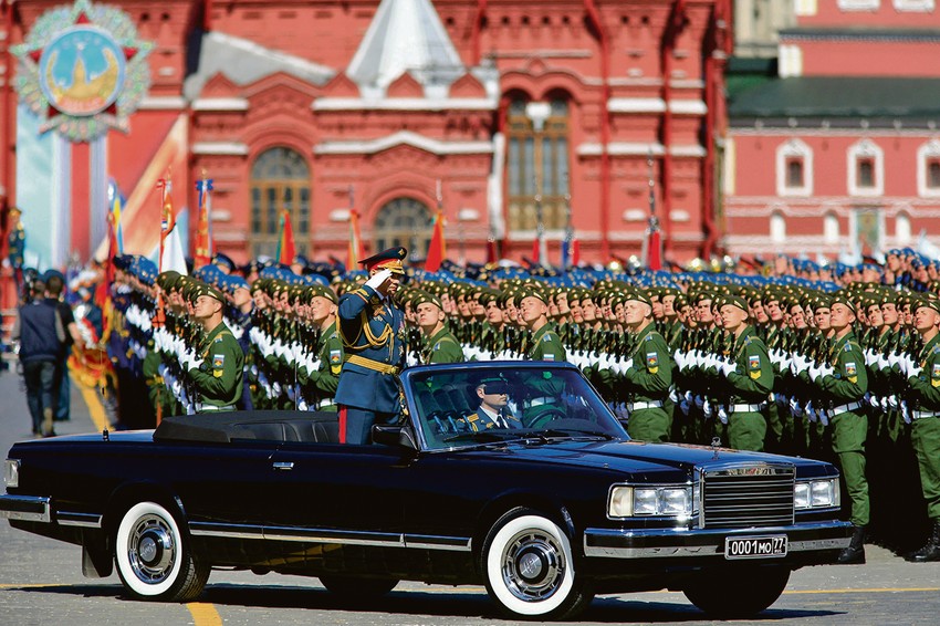 Na paradi će učestvovati 71 avion i helikopter za svaku godinu od završetka rata i nekoliko hiljada vojnika. Ruska vojska uvežbavala je defile i preko noći