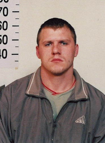 Mariusz Cieśla, 43 lata. Jest poszukiwany za rozbój z użyciem broni palnej, noża lub innego niebezpiecznego przedmiotu