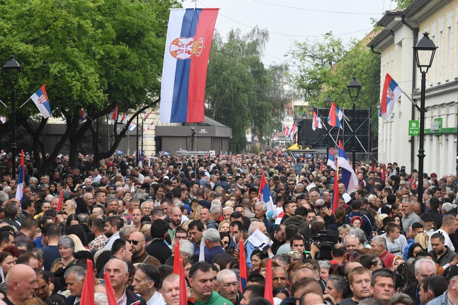 Skup SNS u Pančevu, nešto pre 18 sati