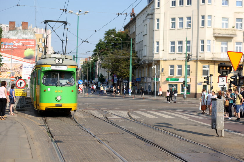 Torowisko i tramwaj na moście Teatralnym w Poznaniu