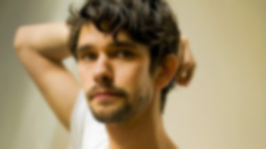 Ben Whishaw w "Robopocalypse" Spielberga