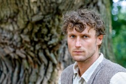 Gra główną rolę w "Dewajtis". Czy Karol Dziuba będzie nowym amantem polskiego kina?