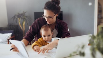 ZUS żąda zwrotu zasiłków macierzyńskich i odsetek (nawet 200 tys. zł). Zmienia zdanie nawet po kilkunastu latach