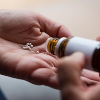 Homeopátia: erős mérgeket is használnak alapanyagként a szakember szerint