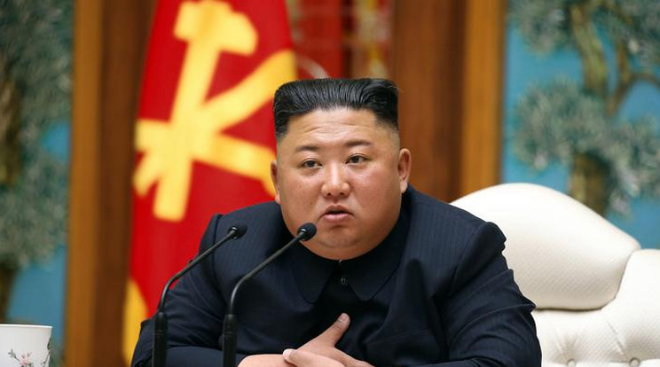 Észak-Korea köztévéje szerint a nép Kim Dzsongun elvesztett kilóit siratja / Fotó: MTI