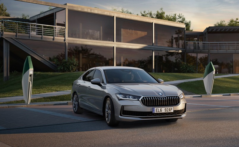 Nowa Skoda Superb liftback z napędem hybrydowym plug-in