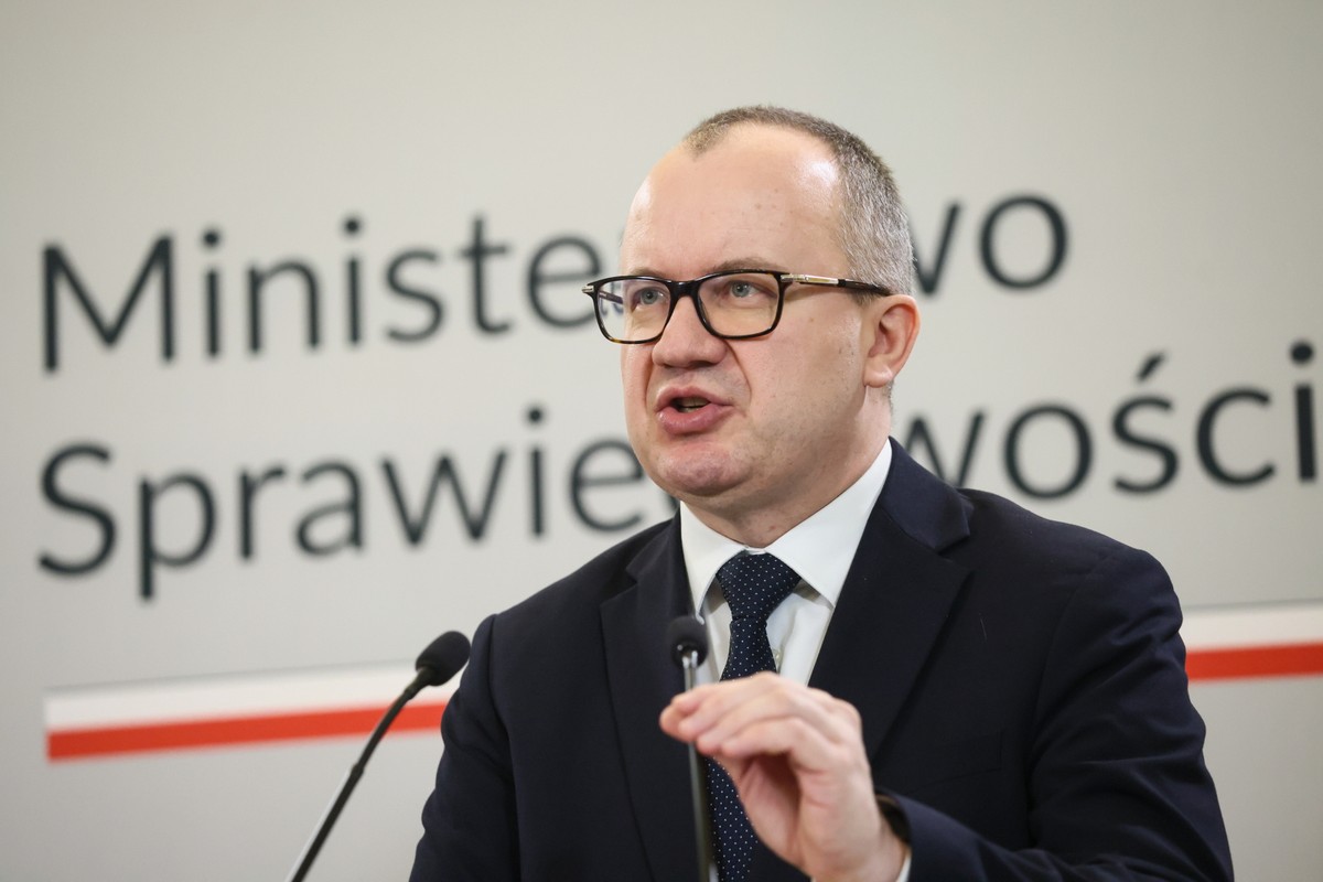 Warszawa, 03.02.2025. Minister sprawiedliwości, prokurator generalny Adam Bodnar podczas konferencji prasowej w Ministerstwie Sprawiedliwości w Warszawie, 3 bm. Konferencja dotyczyła nowych projektów ustaw przygotowanych przez Komisję Kodyfikacyjną Ustroju Sądownictwa oraz Prokuratury, a także sytuacji w polskim sądownictwie. (sko) PAP/Leszek Szymański