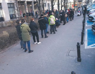 Kasa za miejsce w kolejce, czyli jak zarobić na Ukraińcach