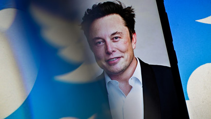 Sorra hagyják el a Twittert a hírességek, miután Elon Musk betette oda a lábát