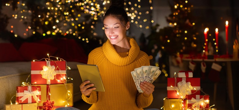 Premie, bony, paczki świąteczne dla pracowników. Kto dostał najwięcej w popularnych dyskontach?