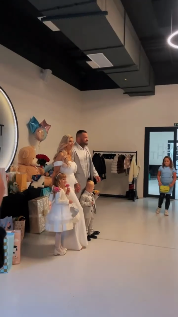 Lela Vémola čaká tretie bábätko.