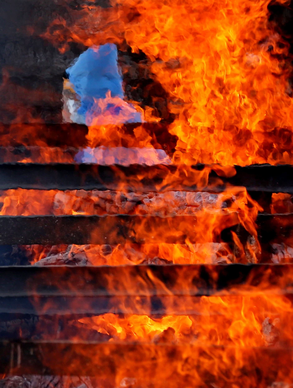 Dupli mutant je poharao Indiju a sada se širi svetom (foto: kremacija umrlih u Bangaloreu sredinom maja)