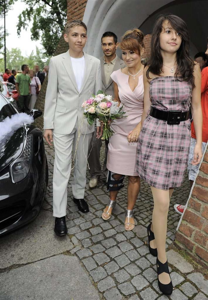 Skrzynecka z rodziną na ślubie Liszowskiej. Foto