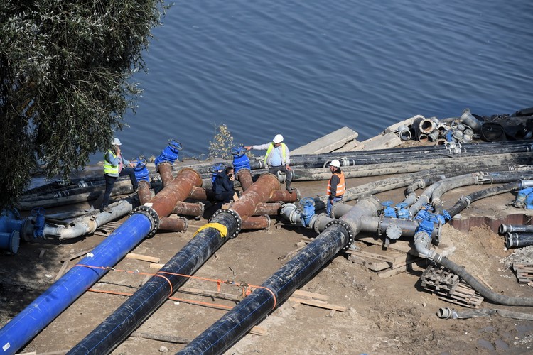 Zakład 'Czajka' oczyszcza ścieki z prawobrzeżnych dzielnic Warszawy i okolicznych gmin, a od 2012 roku także te z centralnej i północnej części Warszawy lewobrzeżnej. Awarii uległy tylko kolektory przesyłające nieczystości z dzielnic na lewym brzegu Wisły - Bielan, Bemowa, Żoliborza, Woli, Śródmieścia, Ochoty, Włoch oraz części Mokotowa.