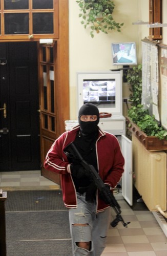 Terrorysta w szkole. Ćwiczenia w warszawskim liceum