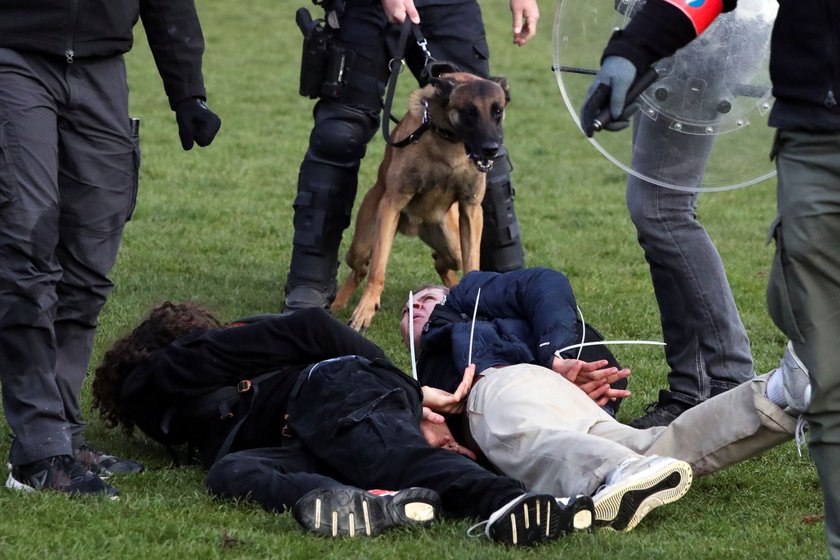 W dobie pandemii zorganizowali imprezę w parkę. Było groźnie. Policja użyła armatek wodnych