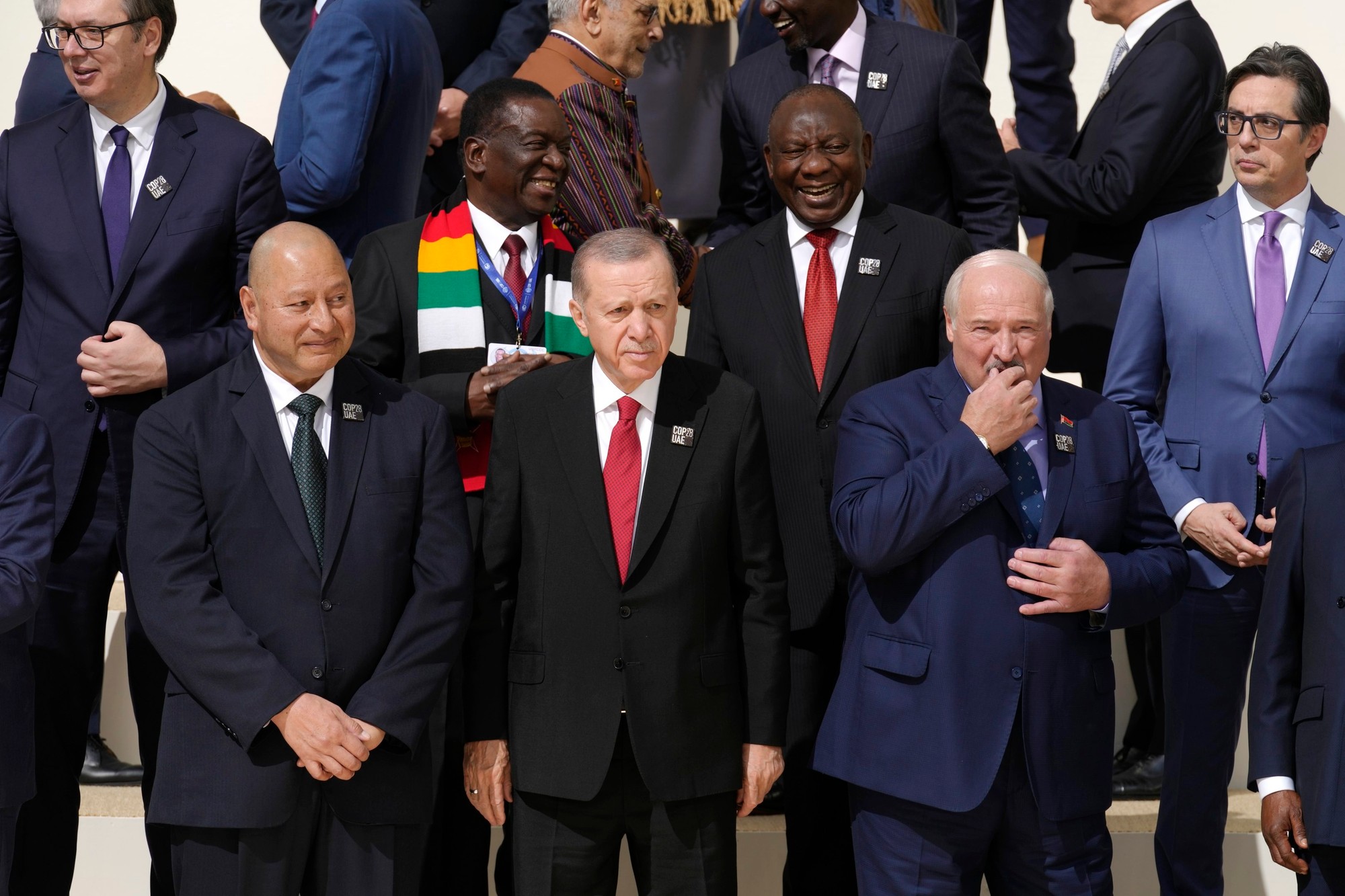Konferencia OSN o zmene klímy COP28 v Dubaji - turecký prezident Recep Tayyip Erdogan, uprostred a bieloruský prezident Aleksandr Lukašenko.