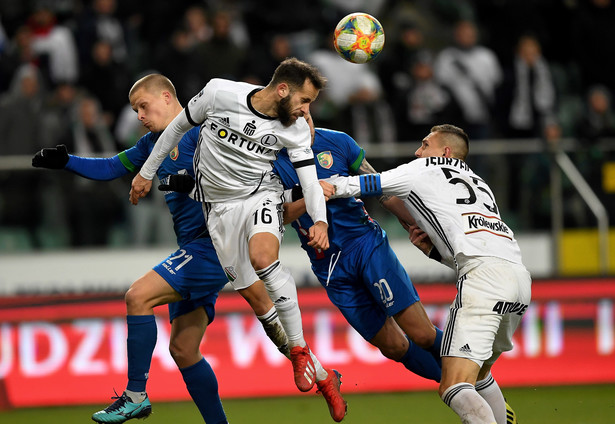 Ekstraklasa: Legia zdobyła trzy punkty, ale straciła Szymańskiego, który boisko opuścił na noszach